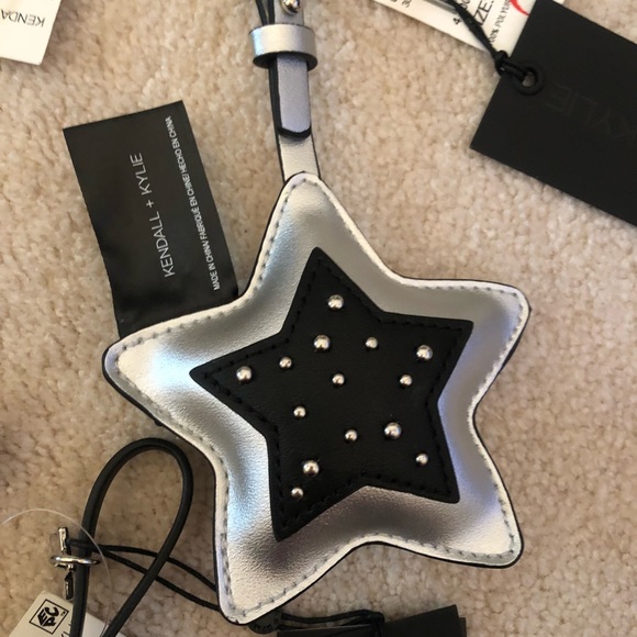 3 Kendall + Kylie Kardashian’s Keychain - Picture 3 of 4